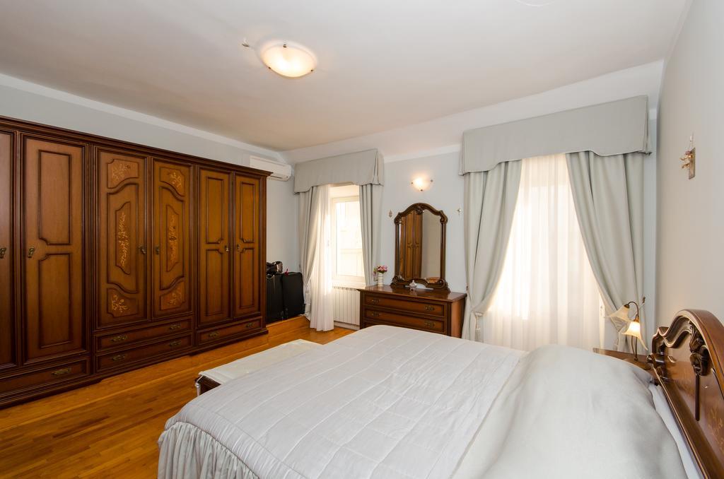 Apartment Noemi Rovinj Luaran gambar